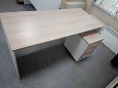 Стол прямой Персона Грата Deka ЛДСП каркас 75.07.16 Дуб Сантана светлый/Белый