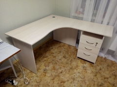 Стол эргономичный правый Витра Рубин 40.47