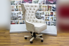 Кресло офисное Gruppo 396 Берардо классика на пятилучье с деревянными накладками