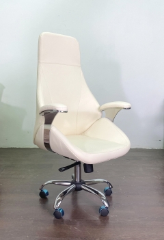 Кресло офисное Gruppo 396 Авгур с подлокотниками на пятилучье хромированном цвет светло кремовый