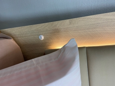 Кровать с подсветкой 1800 мм без ортопедического основания Беатрис МАГ-РИВЕР Палермо/Велюр Алисия/Латте софт